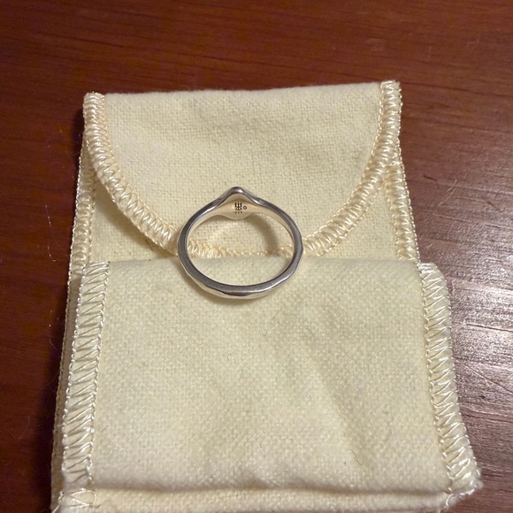 James Avery hammered sterling silver Petite Signet Initial "J" Ring size 6.5 - Picture 4 of 4